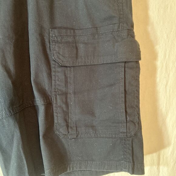 Wrangler Authentics Men's Classic Cargo Stretch Short 38 Black Twill - Picture 4 of 7